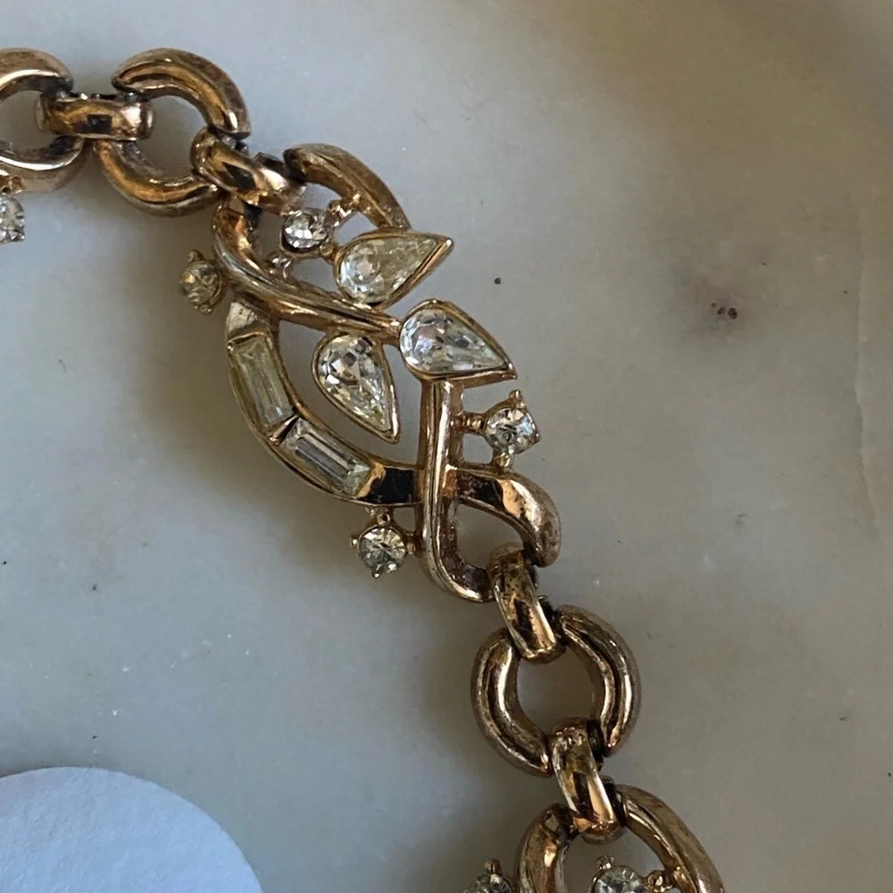 𝅺breathtaking vintage Trifari gold tone bracelet_2